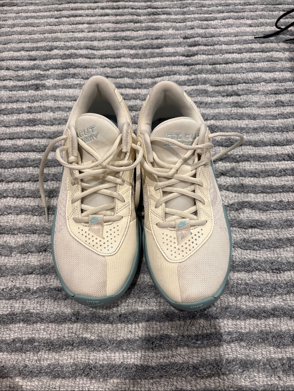 Nike Women’s Cream Sneakers with Mint Trim GT CUT